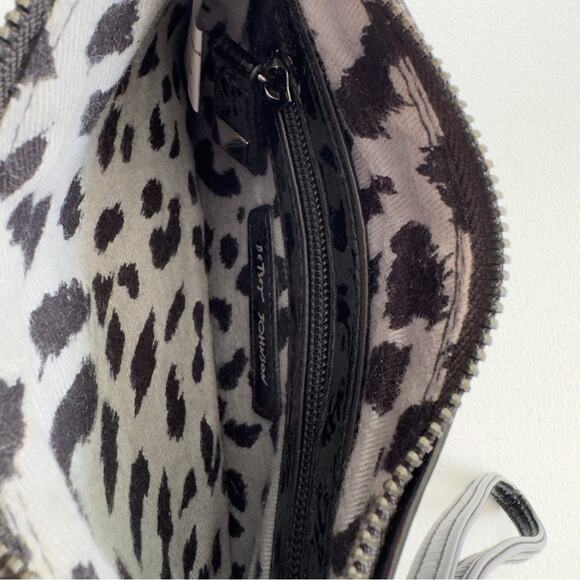 Betsey Johnson Wristlet Zipper Sequins Felt Animal Print Bag Inside Pocket Logo - Picture 7 of 11